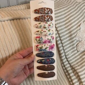 Set of 5 Floral Patterned Hair Clips/Barretts